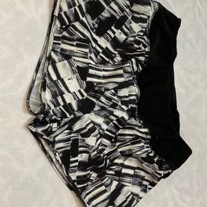 patterned workout shorts
